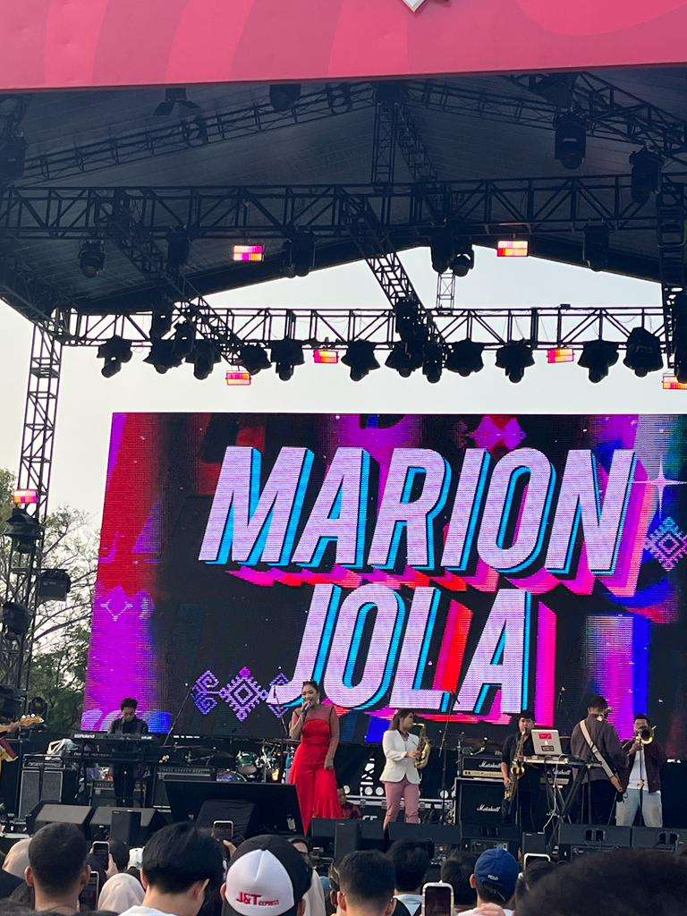 Marion Jola