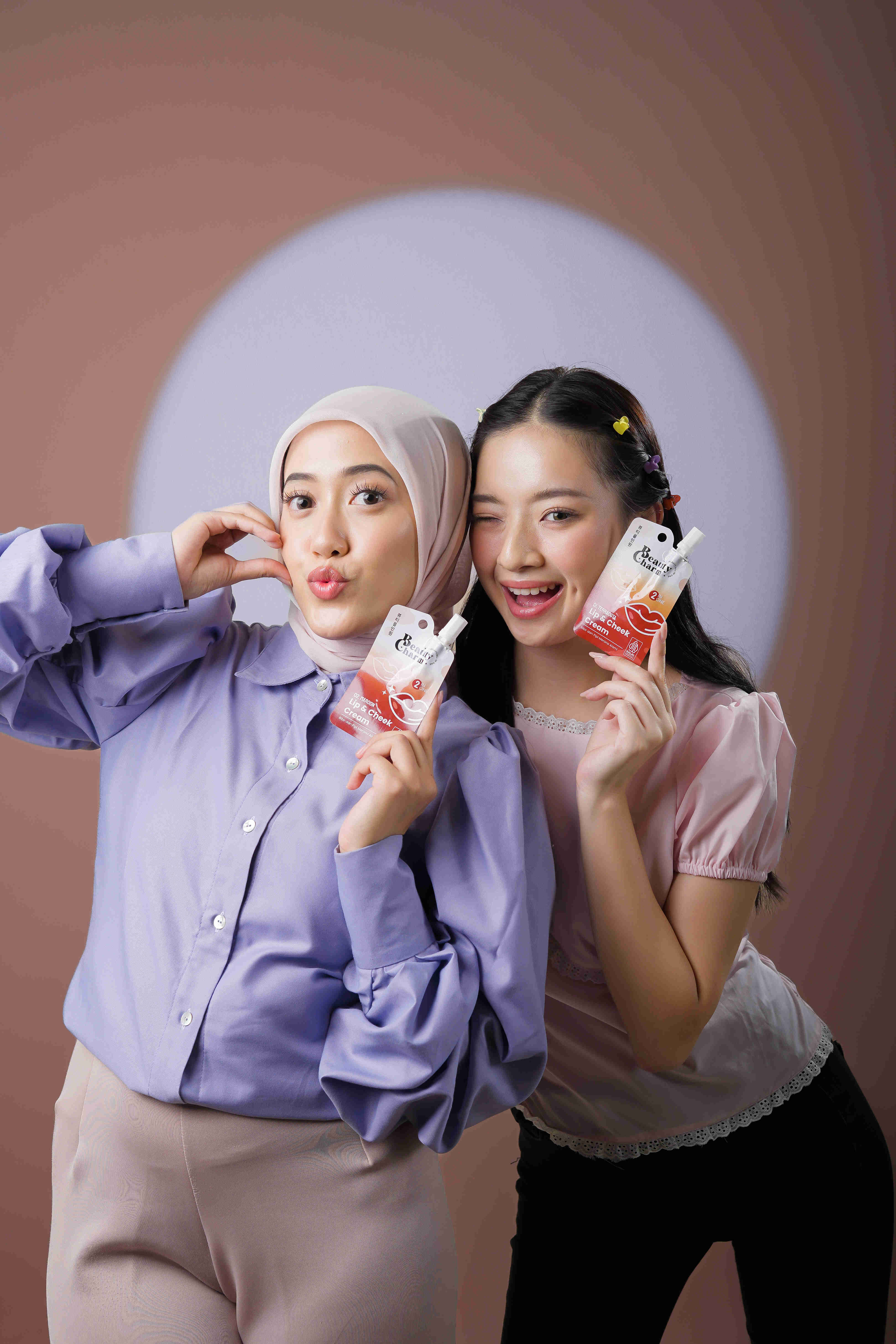 Beauty Charm: Solusi Skincare & Make-Up Praktis untuk Remaja Aktif!