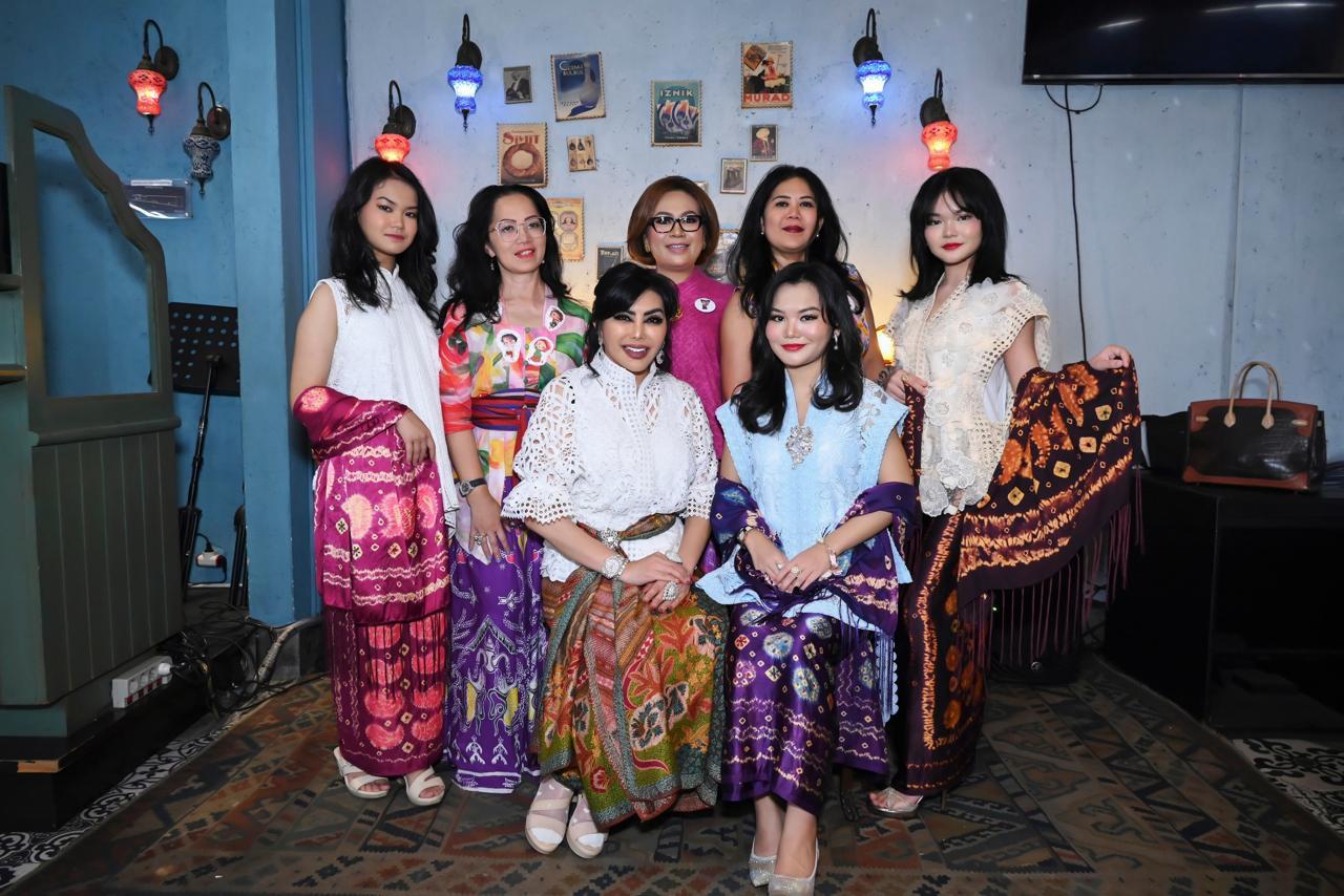 Lintas Generasi, Lintas Budaya: Semangat Kartini di Tangan Perempuan Masa Kini