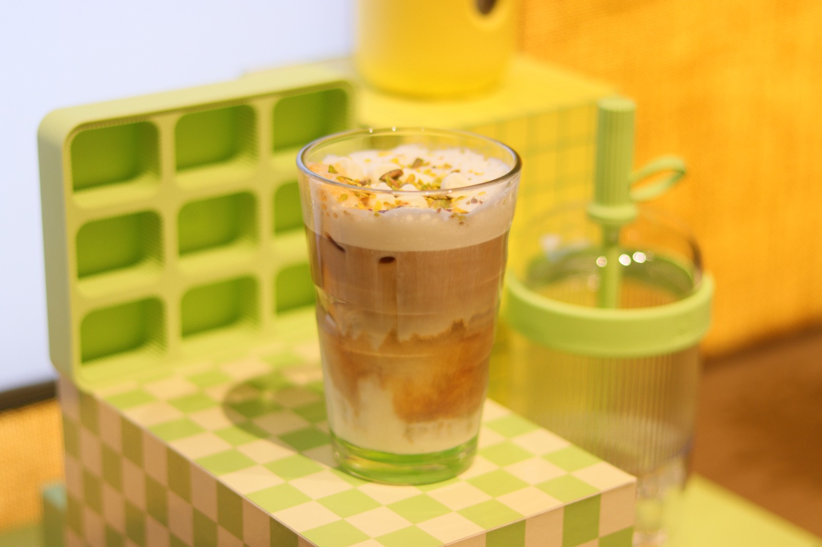 Nostalgia Musim Panas ala 90-an: Nespresso Suguhkan Sensasi Es Kopi dan Dessert yang Bikin Balik ke Masa Kecil