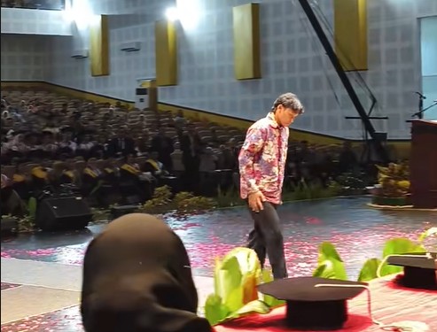 Adik gantikan kakak yang meninggal untuk wisuda di ISI Yogyakarta