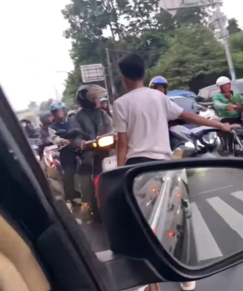 Gen z halau pemotor yang lawan arah
