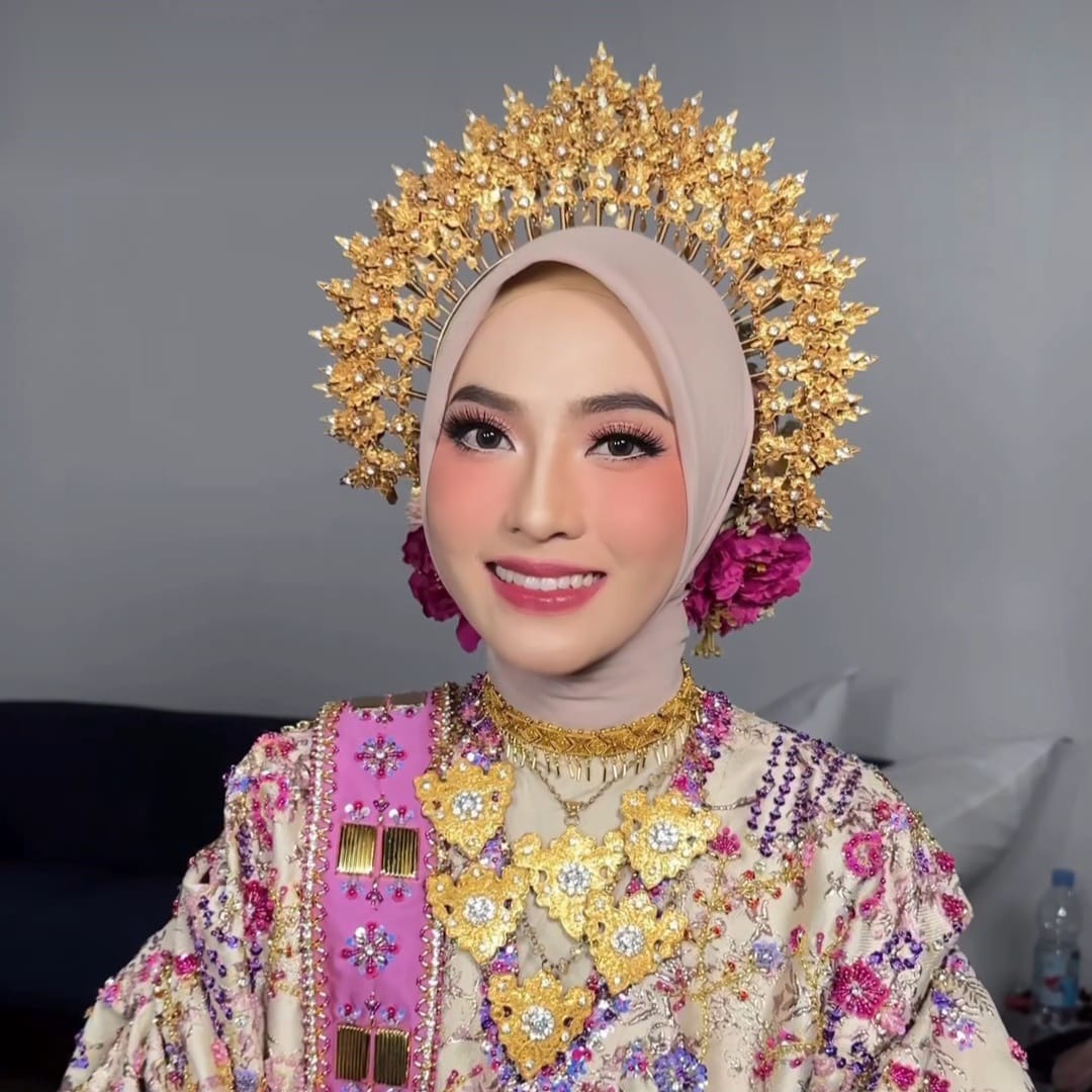 Makeup pernikahan Feby Putri