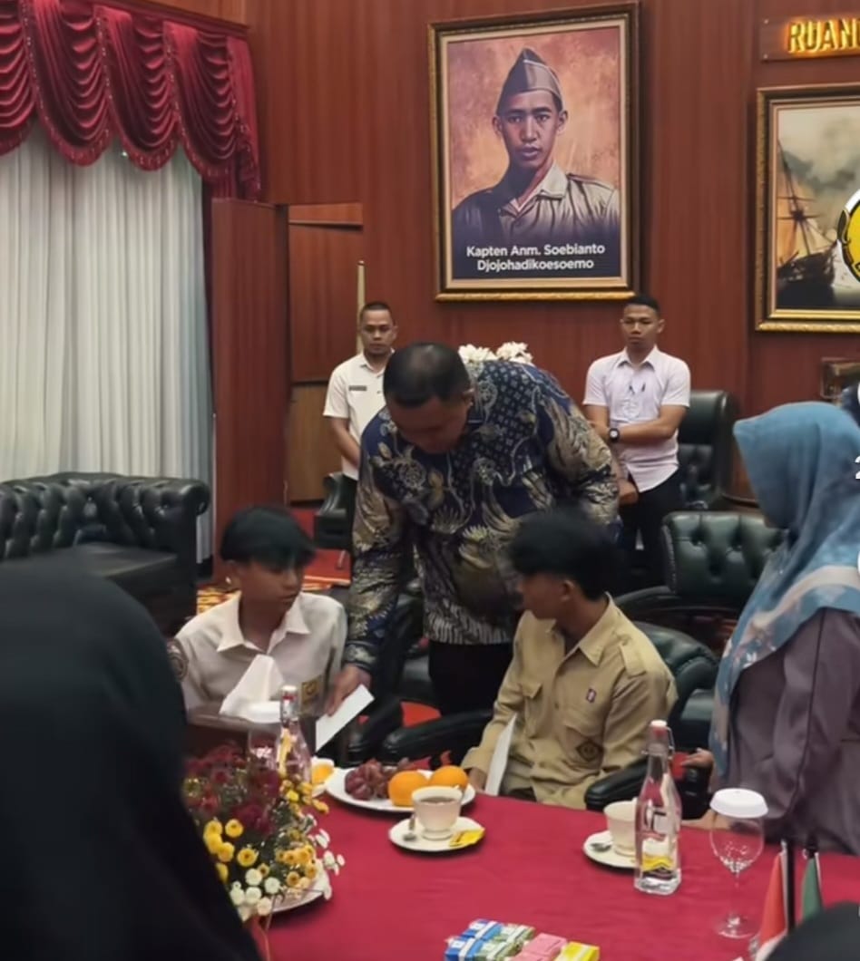 Haikal dan Haizar, kakak adik yang harus bergantian seragam dan sepatu