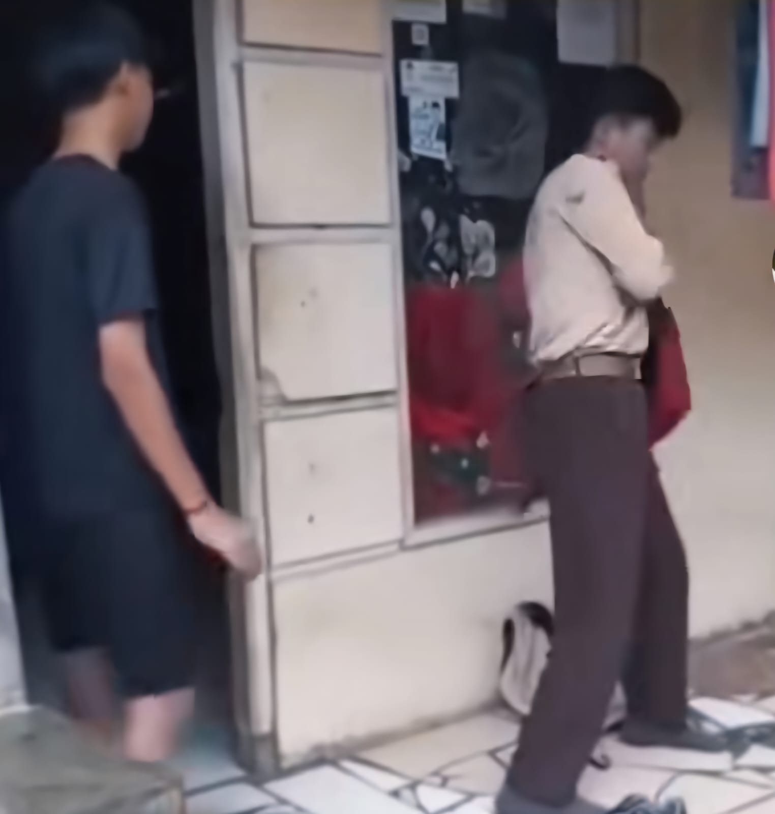 Haikal dan Haizar, kakak adik yang harus bergantian seragam dan sepatu
