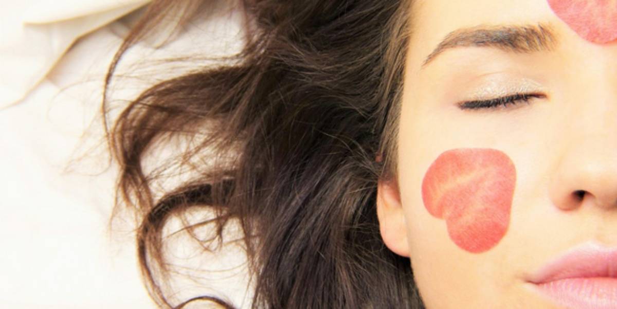 Pemilik Kulit Kering Wajib Tahu, Ini Kandungan Makeup yang Harus Dihindari