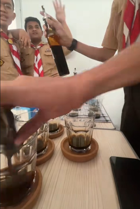 Anak SMA jago meracik kopi, jadi barista di kelas