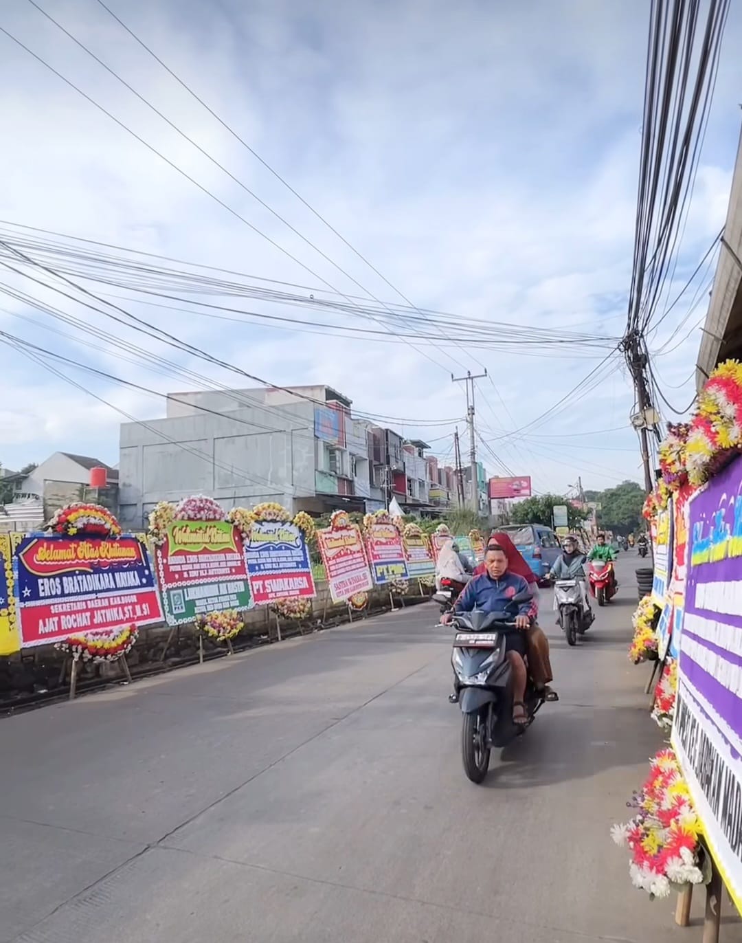 Pesta khitan Anak Lurah Cimanggis