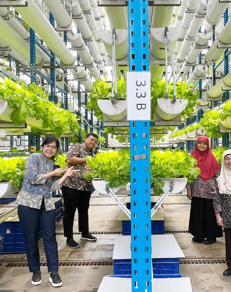 Ladang Farm, vertical farm tertinggi di Indonesia