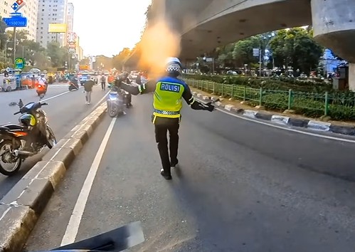 Sindiran Polisi untuk pemotor lawan arah