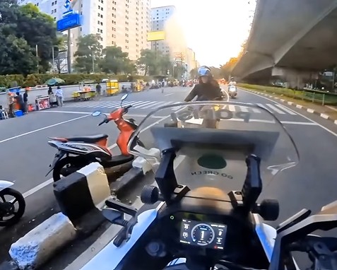Sindiran Polisi untuk pemotor lawan arah