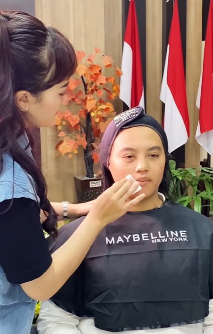 Kelas makeup untuk Polwan