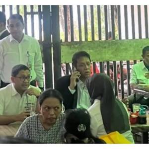 Gaya Santai Menkeu Purbaya Makan di Kantin Sederhana, Semringah Sapa Warga