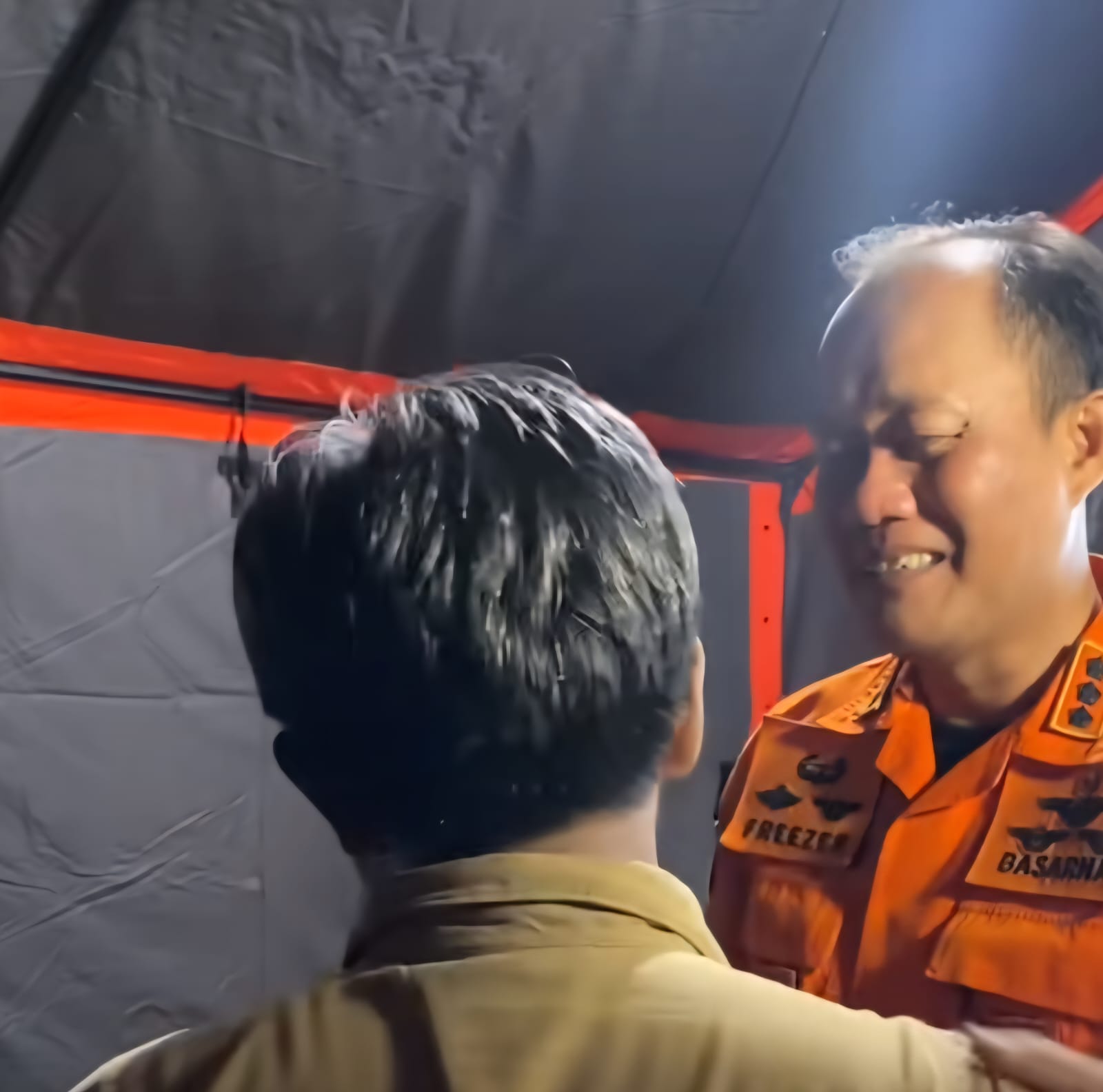 Ayah Alfatih peluk petugas SAR