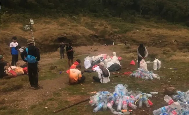 Sampah di Gunung Gede