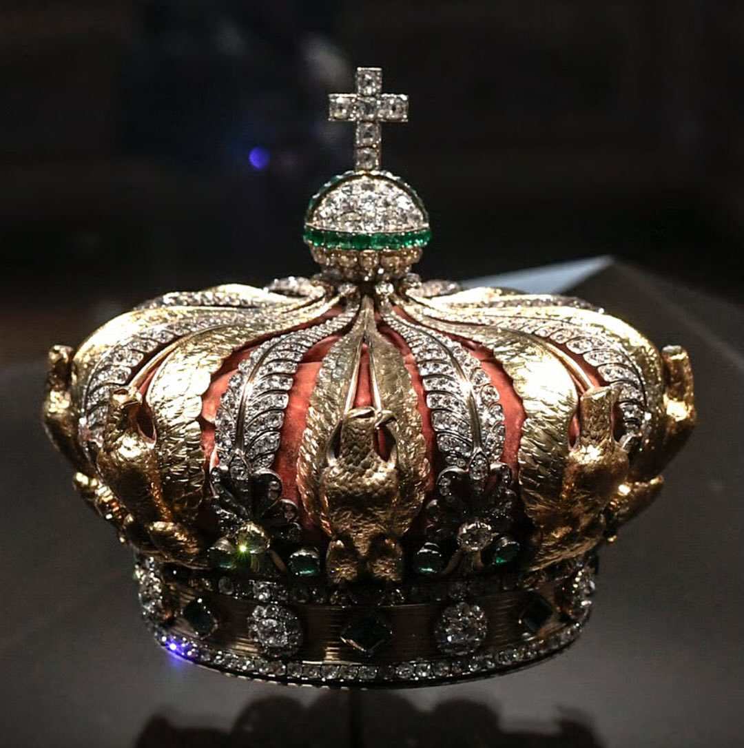 Perhiasan yang dirampok di Museum Louvre