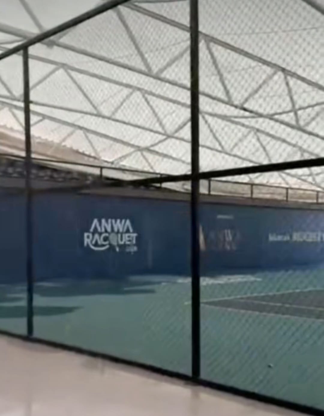 Robohnya atap lapangan Anwa Racquet Club Robohnya atap lapangan Anwa Racquet Club