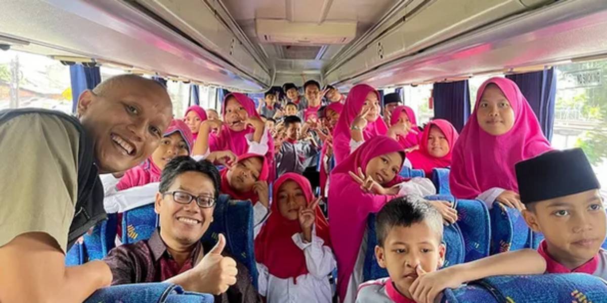 Komunitas Wisata Panti Ajak Anak Panti Asuhan Nikmati Kegiatan Menyenangkan Komunitas Wisata Panti Ajak Anak Panti Asuhan Nikmati Kegiatan Menyenangkan