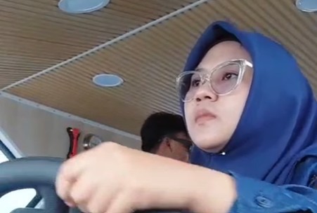 Nahkoda perempuan satu-satunya di Dishub DKI Jakarta Nahkoda perempuan satu-satunya di Dishub DKI Jakarta