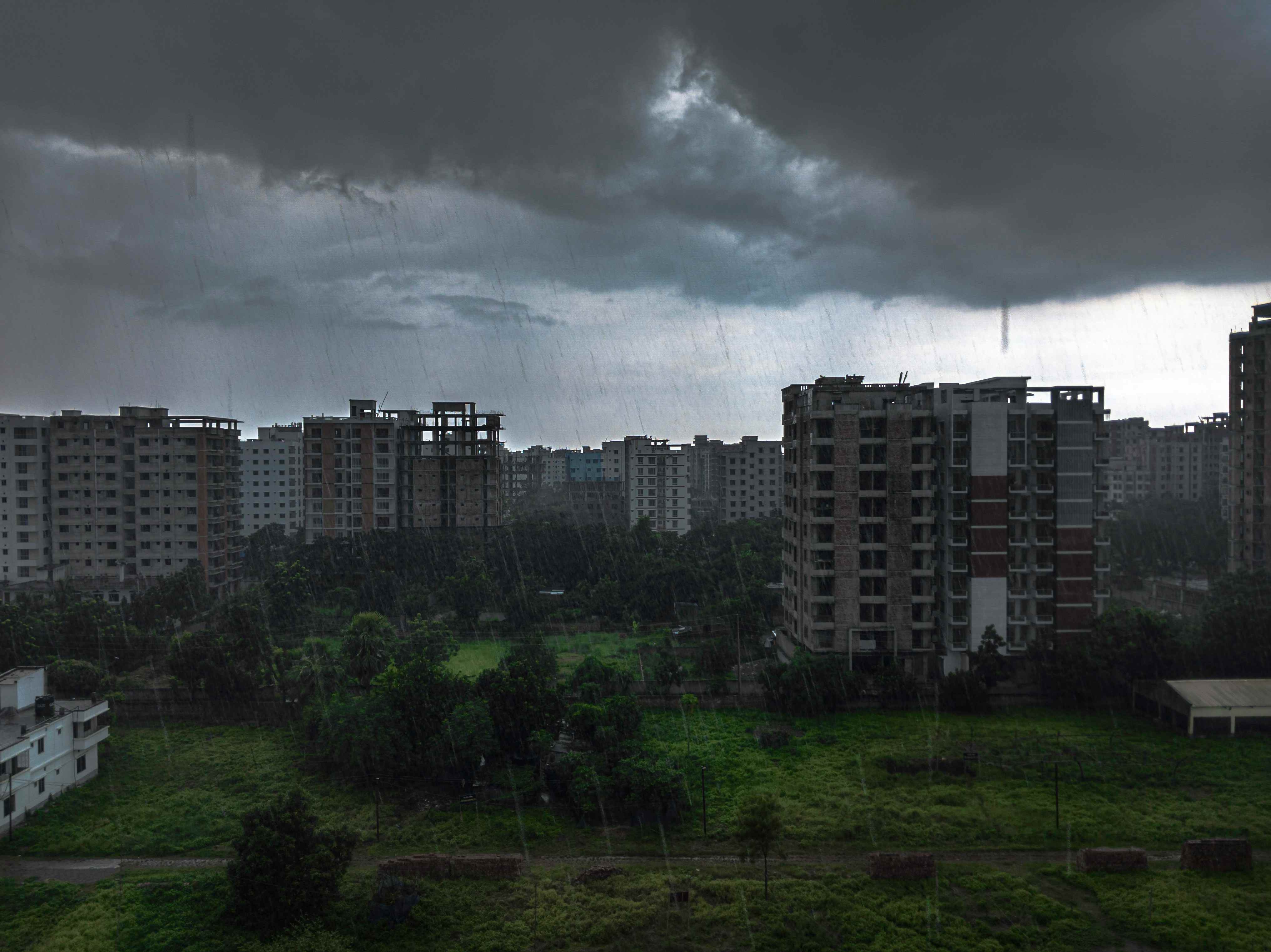 Ilustrasi hujan deras badai