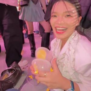 Aksi Busui Gen Z di Tengah Konser Blackpink, Tetap Pumping ASI Demi Buah Hati Aksi Busui Gen Z di Tengah Konser Blackpink, Tetap Pumping ASI Demi Buah Hati