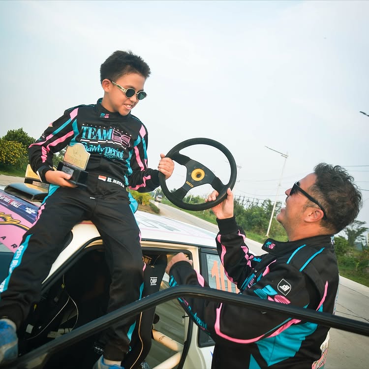 Rifat Sungkar dan putranya, El Mayka Rifat Sungkar Rifat Sungkar dan putranya, El Mayka Rifat Sungkar