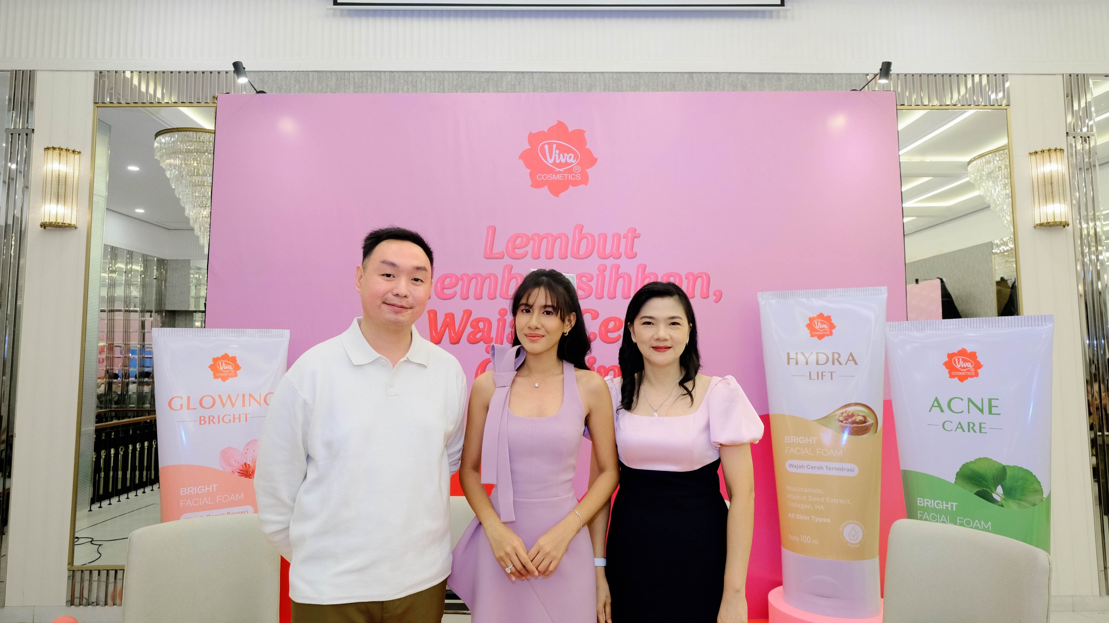 Viva Cosmetics Hadirkan Facial Foam Tanpa SLS untuk Kulit Lebih Bersih dan Glowing Viva Cosmetics Hadirkan Facial Foam Tanpa SLS untuk Kulit Lebih Bersih dan Glowing