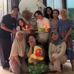 Potret Perayaan Sederhana Ultah Gisel di Rumah, Bareng Gempi dan Cinta Brian Potret Perayaan Sederhana Ultah Gisel di Rumah, Bareng Gempi dan Cinta Brian