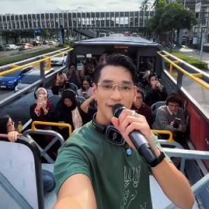 Cara Unik Afgan Promo Album Baru di Bus Tingkat Sambil Keliling Jakarta Cara Unik Afgan Promo Album Baru di Bus Tingkat Sambil Keliling Jakarta