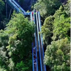 Naik Gunung Anti Capek, Dilengkapi Eskalator & Cuma 10 Menit Sampai Puncak