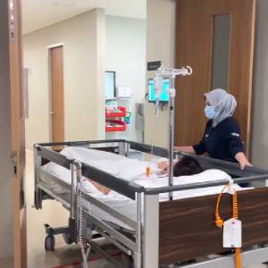 DJ Katty Butterfly Mendadak Dioperasi, Kista Pecah dan Alami Pendarahan