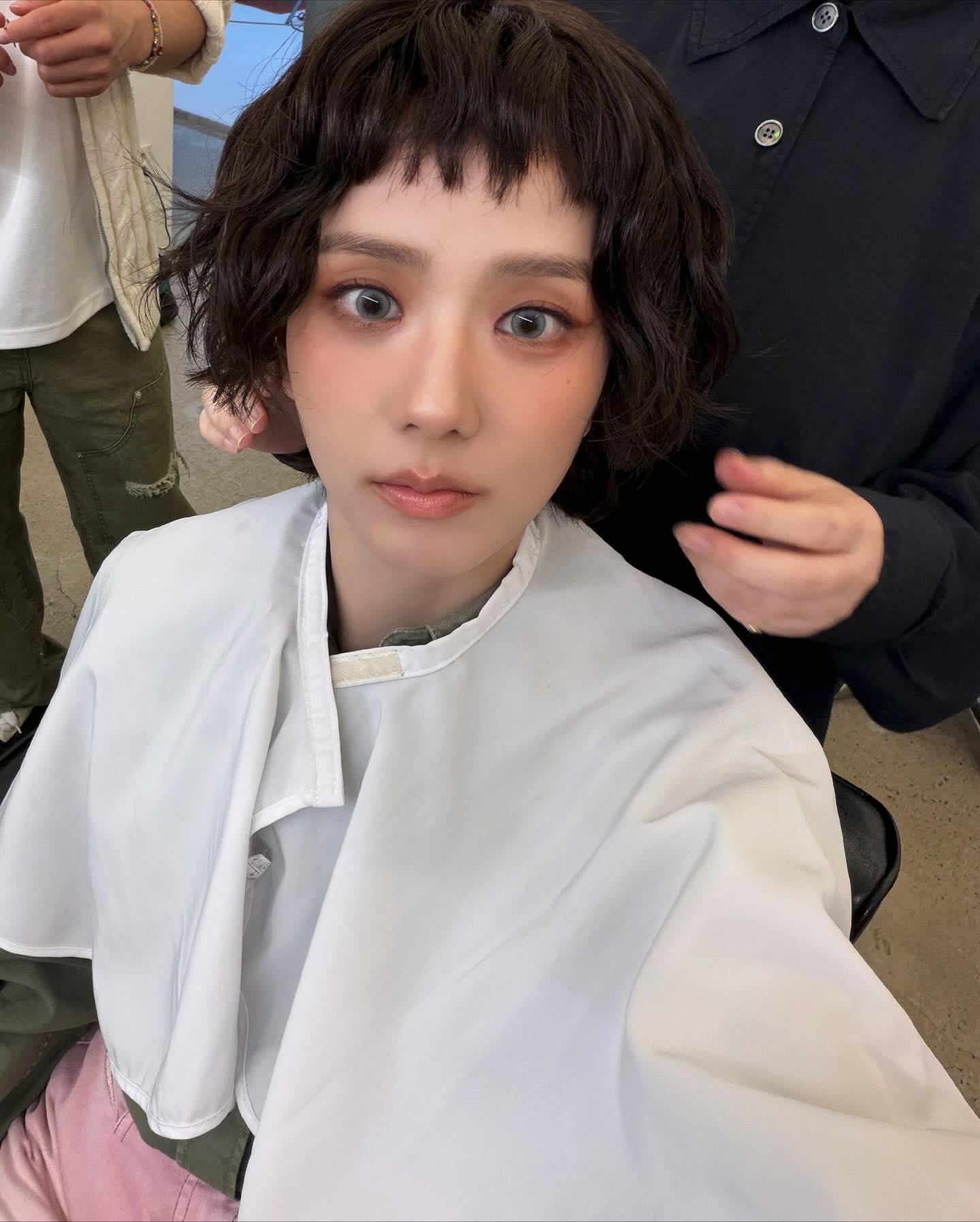 Jisoo BLACKPINK Pamer Rambut Bondol Berponi, Tampil Edgy dan Bikin Heboh Warganet Jisoo BLACKPINK Pamer Rambut Bondol Berponi, Tampil Edgy dan Bikin Heboh Warganet