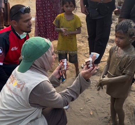 Zaskia Mecca jadi relawan di Aceh Zaskia Mecca jadi relawan di Aceh
