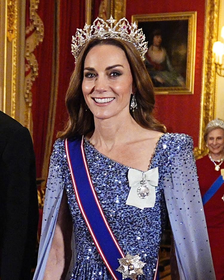 Kate Middleton mengenakan tiara Orientali Circlet