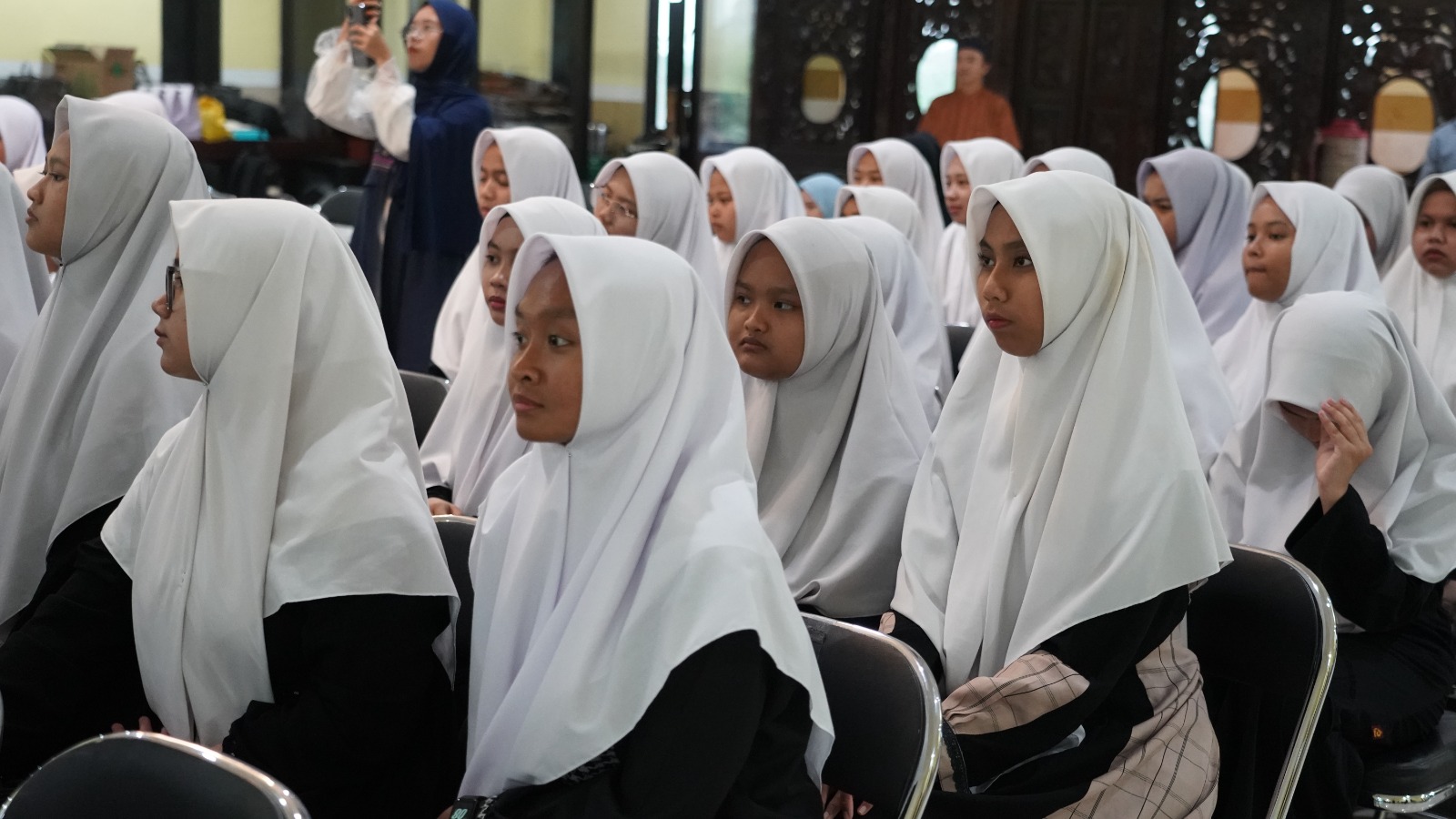 Sambut Hari Perempuan Internasional, Unicharm Gelar Edukasi Kesehatan Reproduksi & Menstruasi dalam Program