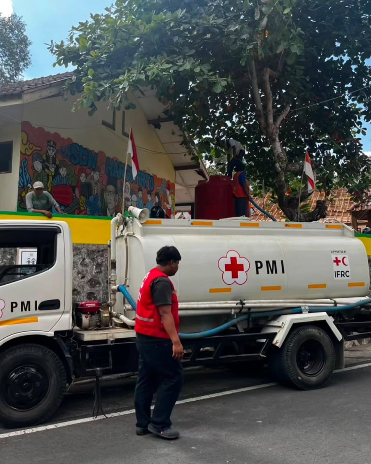 Mobil tangki PMI (IG @humaspmikulonprogo) Mobil tangki PMI (IG @humaspmikulonprogo)