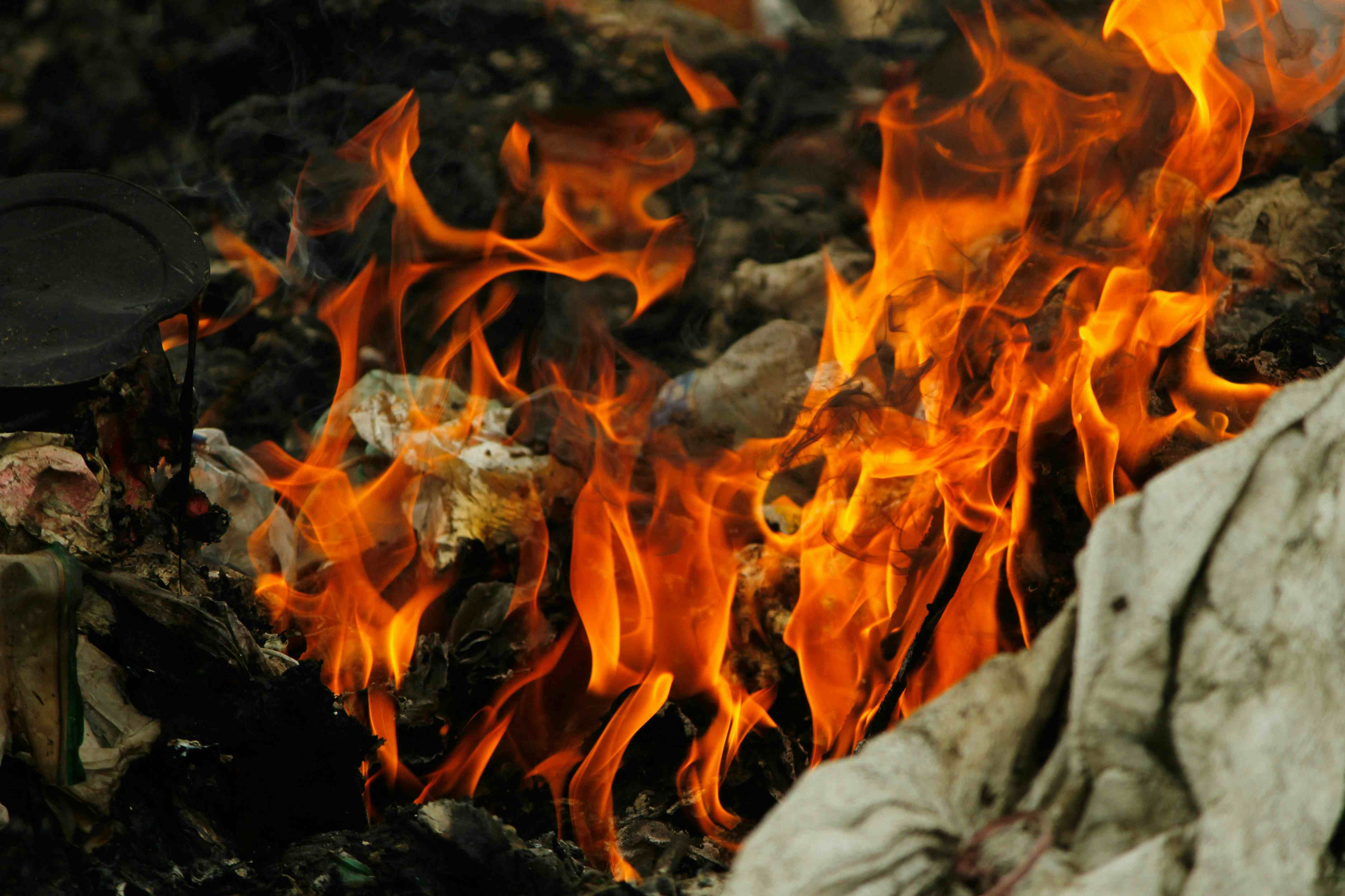 Bakar sampah Bakar sampah