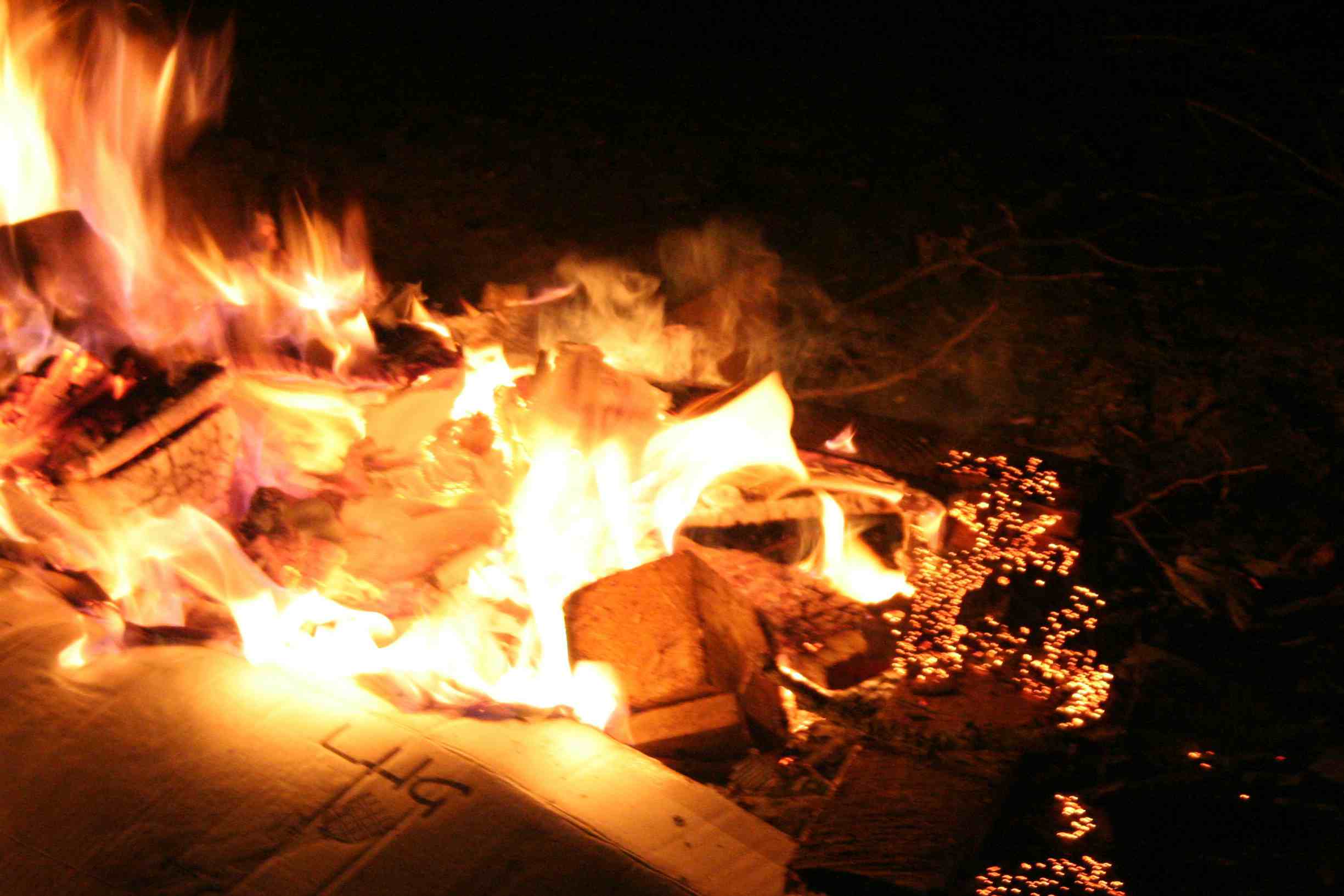 Bakar sampah Bakar sampah