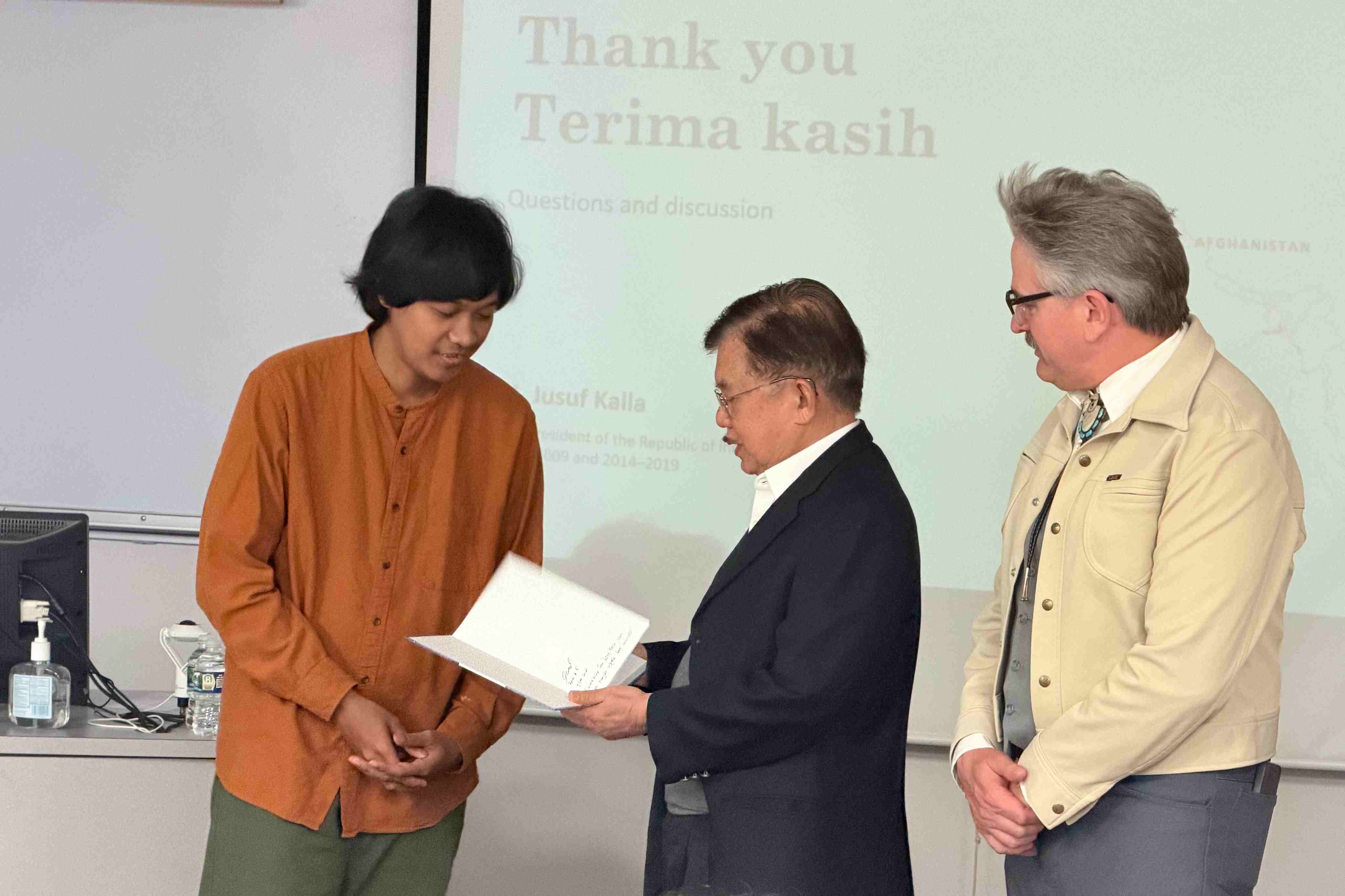 Jusuf Kalla mengajar di NIU AS Jusuf Kalla mengajar di NIU AS