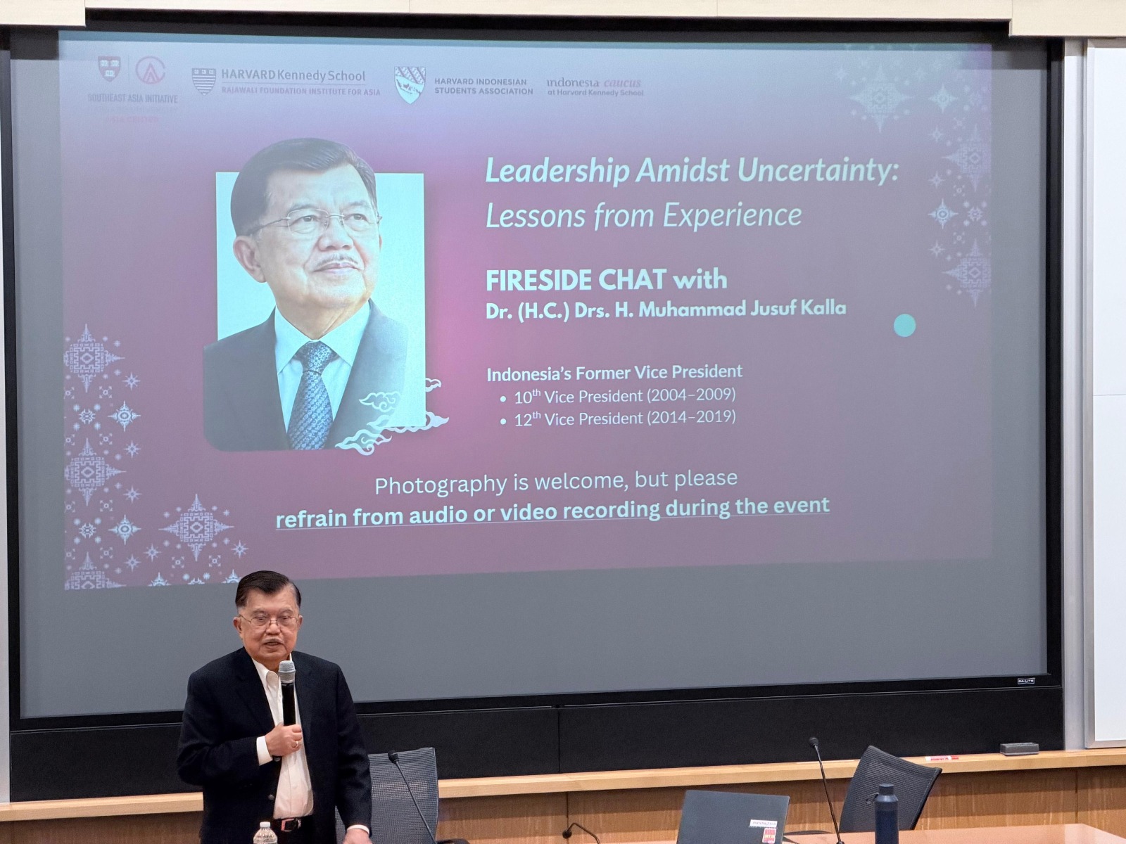 Jusuf Kalla berikan kuliah di Harvard University Jusuf Kalla berikan kuliah di Harvard University
