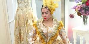 Melly Goeslaw, Penyanyi Penggila Kaftan 