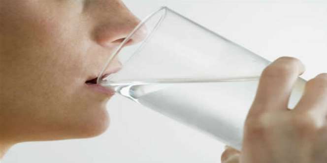 Bahayanya Minum dengan Sekali Teguk
