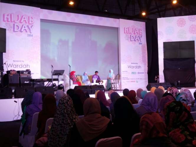 Hijab Day Digelar, Ratusan Orang Sudah Datang Sejak Pagi