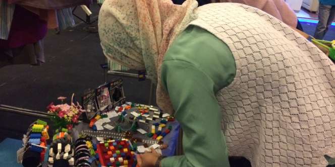 Hijab Day : Mainan Lego pun Bisa Jadi Aksesoris Menarik