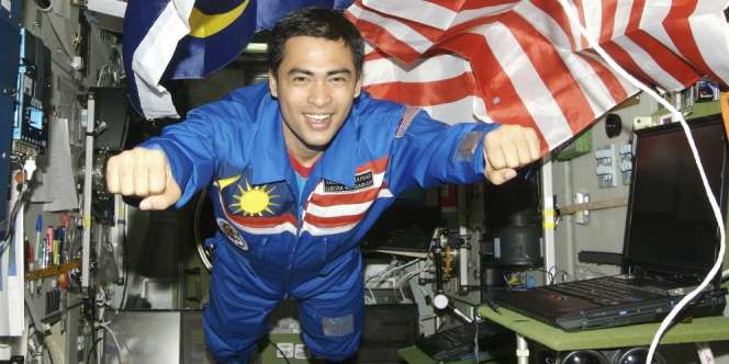 Astronot Muslim Keturunan Minang Terbang ke Luar Angkasa
