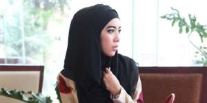 Fitri Aulia "Elegant Look with Crop Jacket"