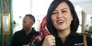 Kuliner Unik Dua Artis Cantik di Festival Bango