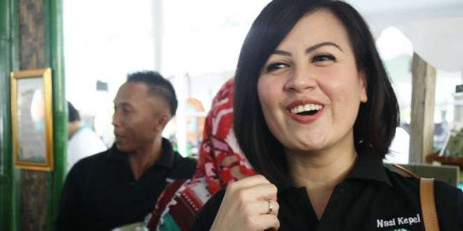 Kuliner Unik Dua Artis Cantik di Festival Bango