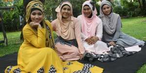 Cara 4 Ibu Muda Cantik Bersyiar Lewat Musik