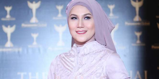 Cerita Marini Zumarnis Diusir di Singapura